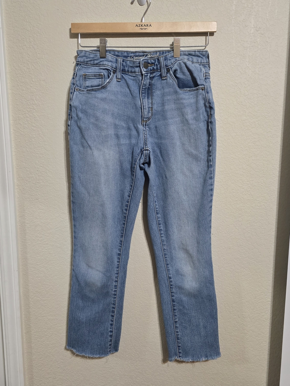 Universal Thread Light Wash Distressed Ankle Women's Jeans Size 4